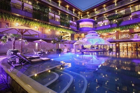 Piscina en el Crystal Luxury Bay Hotel, Nusa Dua